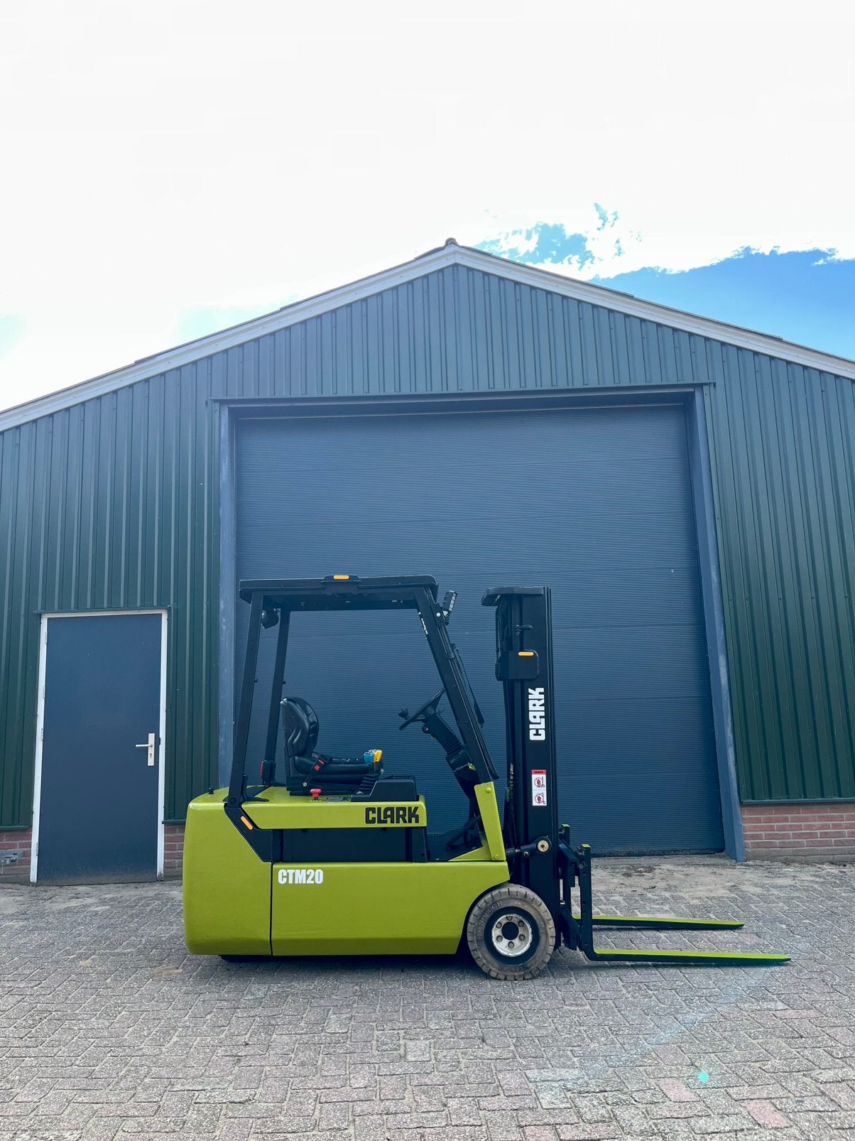 Clark 2.0 - electrisch - weinig uren - volle opties - izgs !, Ophalen, Clark, Clark, Heftruck