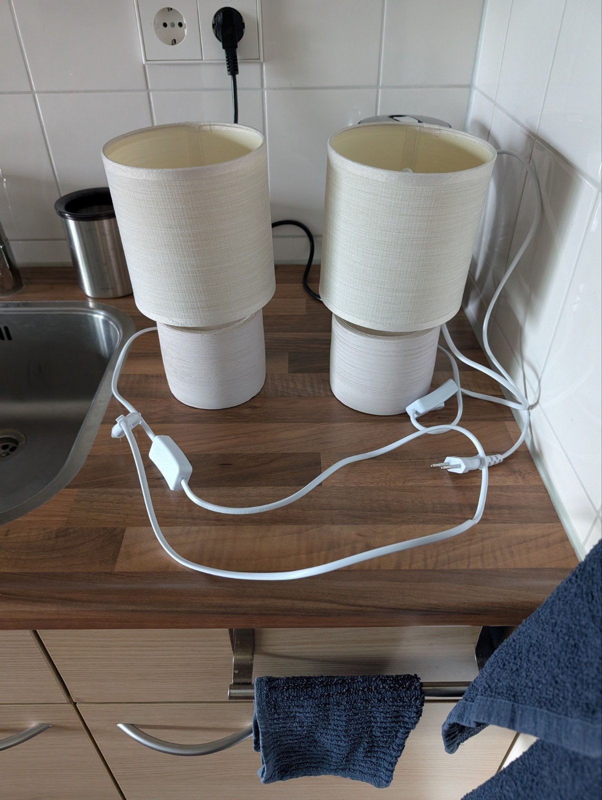 2 nette tafellampen uit dier- en rookvrij huis, Huis en Inrichting, Lampen | Tafellampen, Ophalen, Gebruikt, Textiel, Met schakelaar