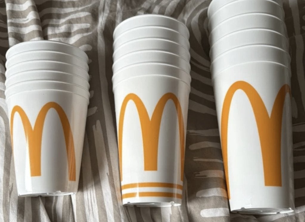 McDonald's en KFC bekers zoeken feestje, verzenden mogelijk, Verzamelen, Merken en Reclamevoorwerpen, Ophalen of Verzenden, Zo goed als nieuw