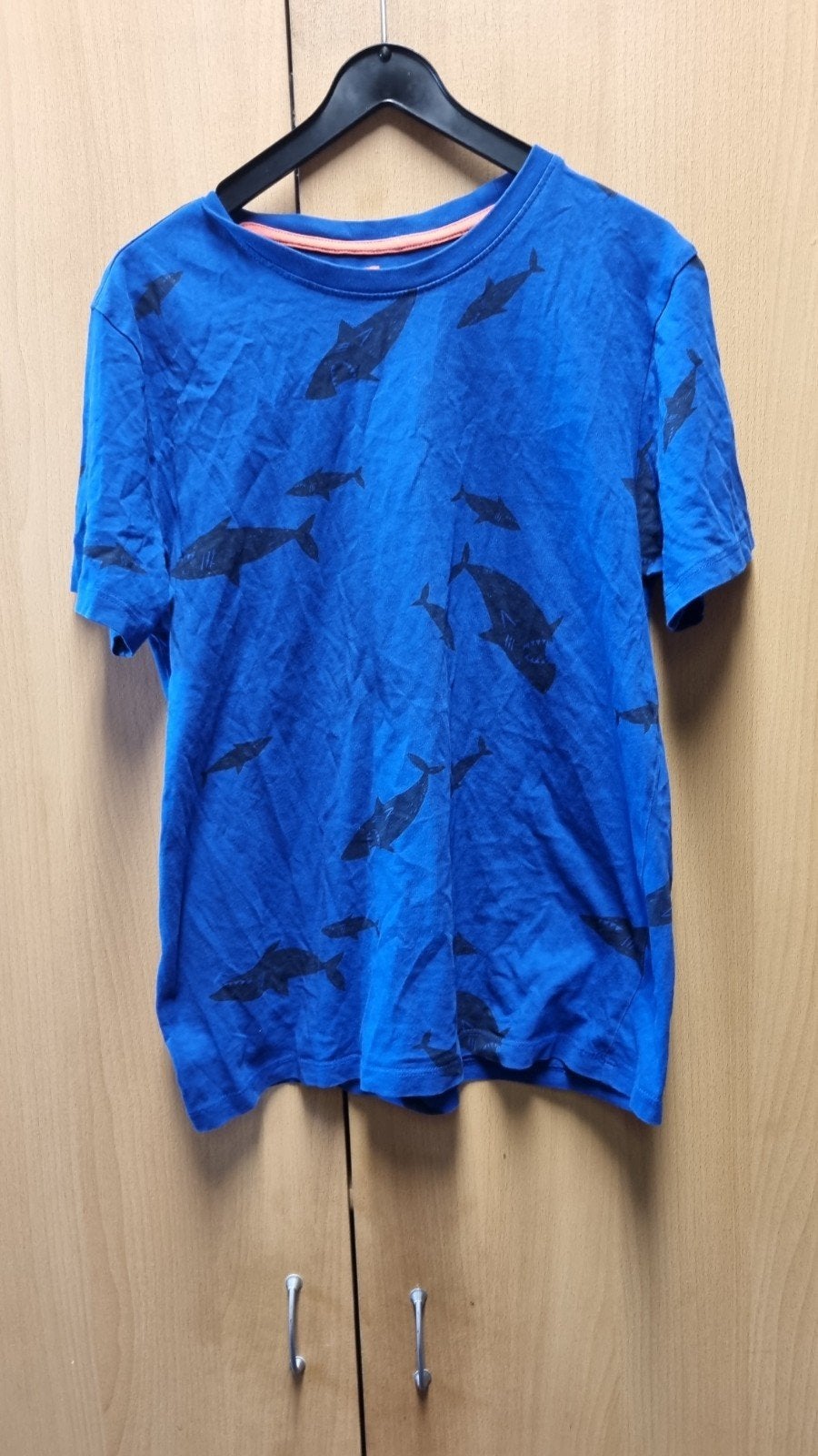 Hema jongens T-shirt blauw met haaienprint - Maat 146/152, Kinderen en Baby's, Kinderkleding | Maat 146, Gebruikt, Ophalen of Verzenden