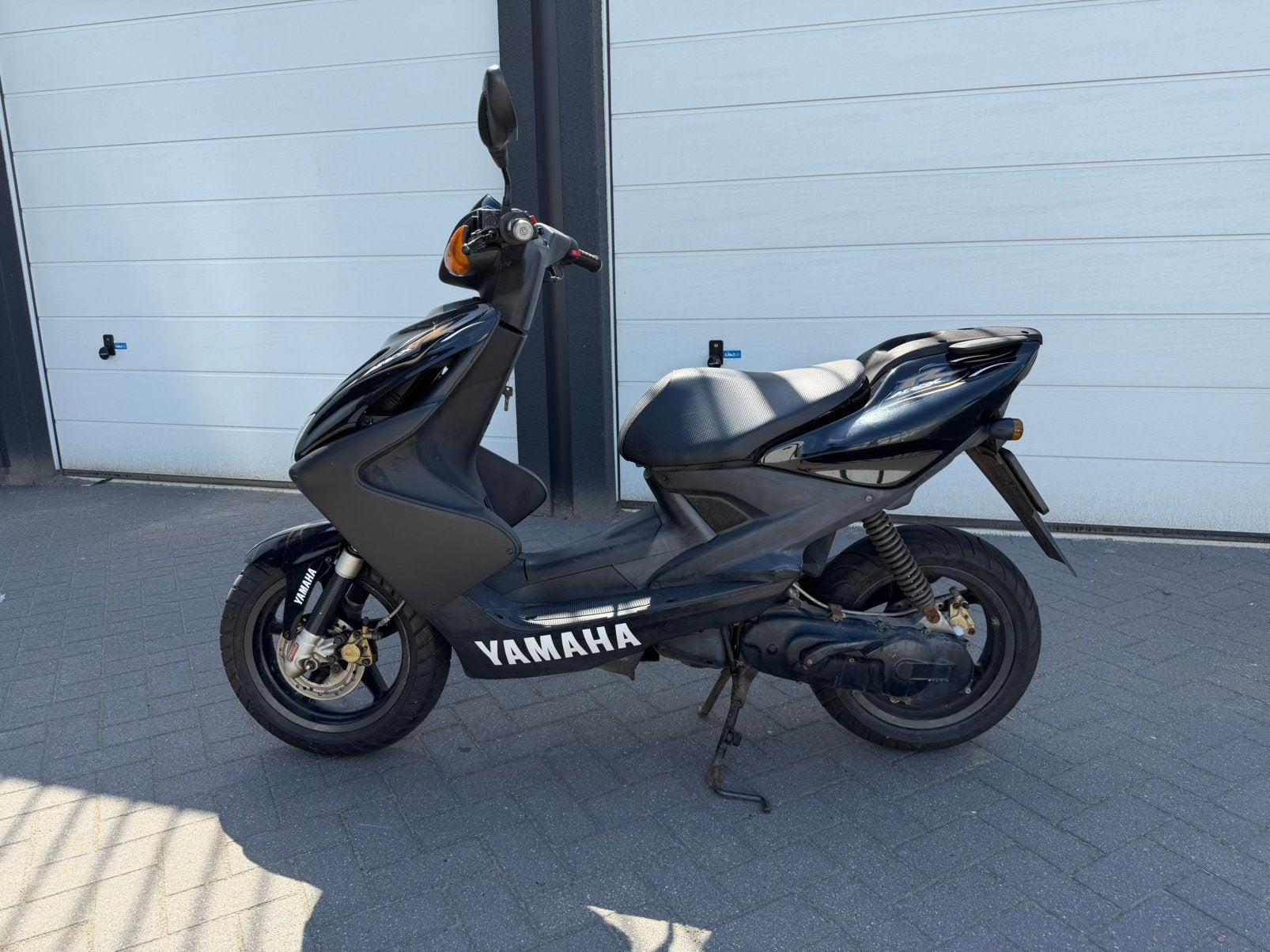 Te koop mooie bromscooter Yamaha Aerox 2 takt rijd goed, Fietsen en Brommers, Scooters | Yamaha, Ophalen, Tweetakt, Aerox, Maximaal 45 km/u