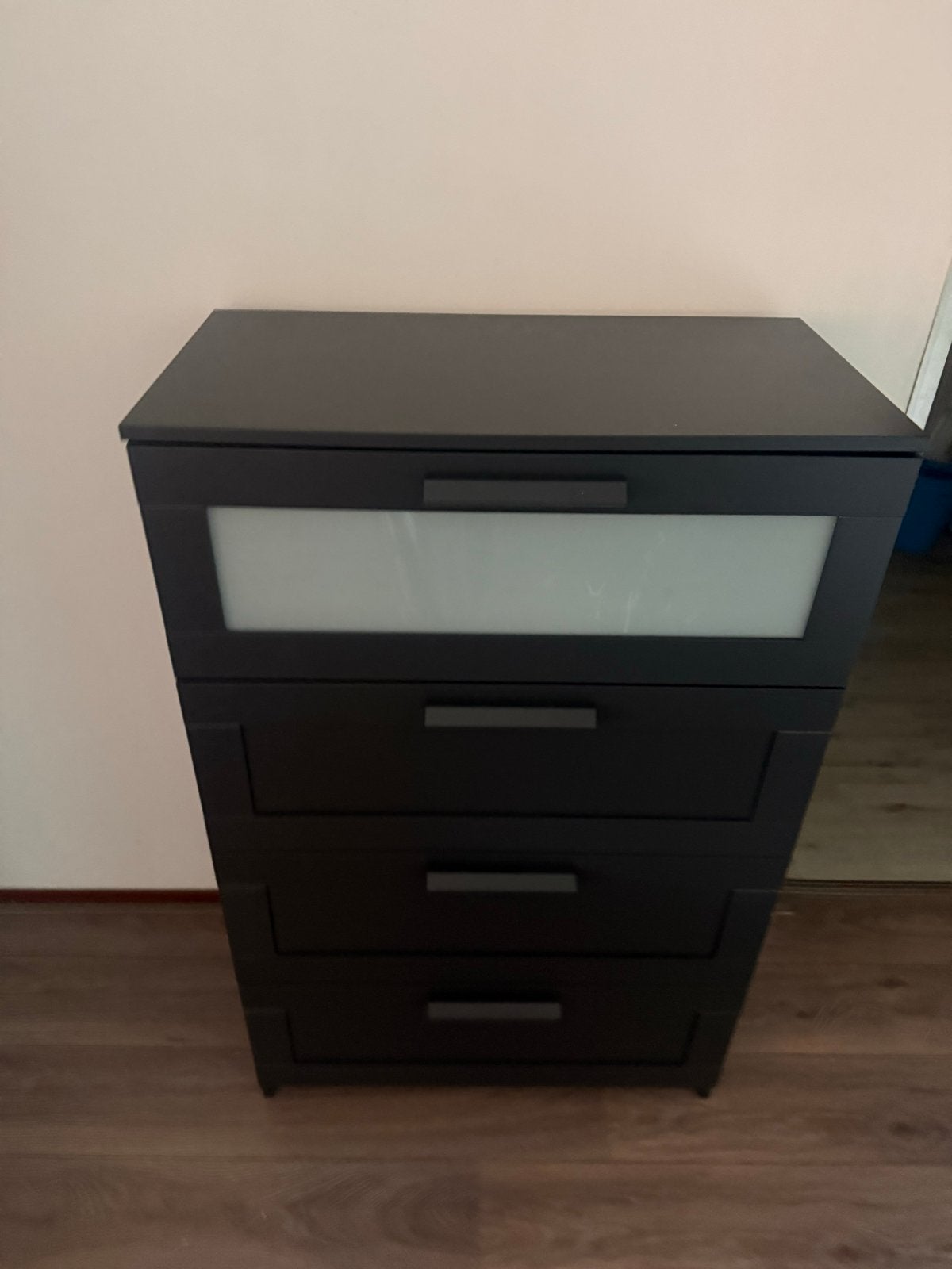 IKEA BRIMNES ladekast met 4 laden, zwart/frosted glas, Huis en Inrichting, Ophalen, 100 tot 150 cm, 50 tot 100 cm, Zo goed als nieuw