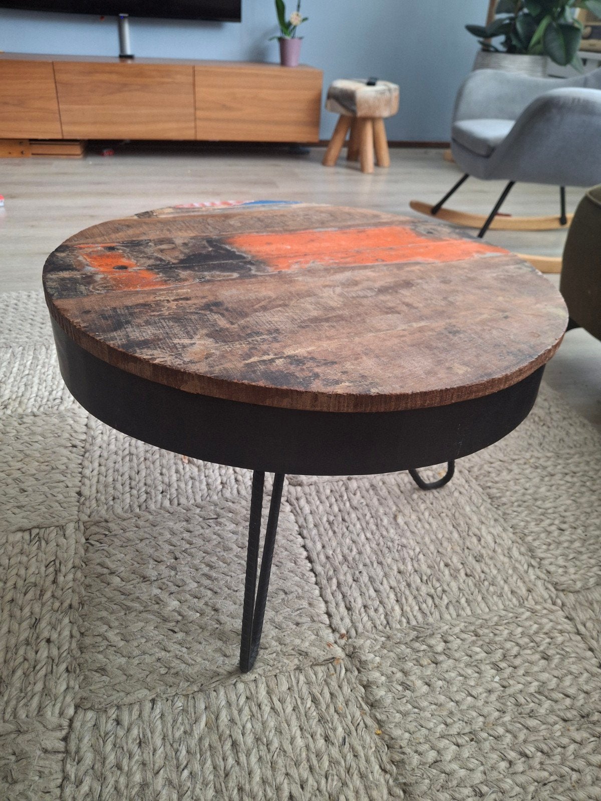 Ronde salontafel uit India van hout en stalen poten, Huis en Inrichting, Tafels | Salontafels, 50 tot 100 cm, Rond, 5 – 50, Overige houtsoorten