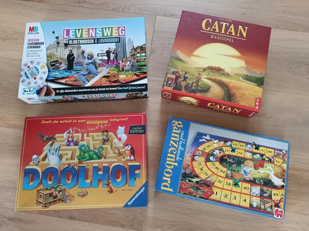 Verschillende bordspellen, Drie of vier spelers, Ophalen of Verzenden, Zo goed als nieuw, 999 Games