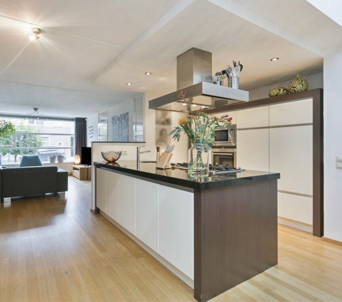 Moderne keuken met kookeiland en inbouwapparatuur, Ophalen, Gebruikt, Wit, Enkelwandige keuken