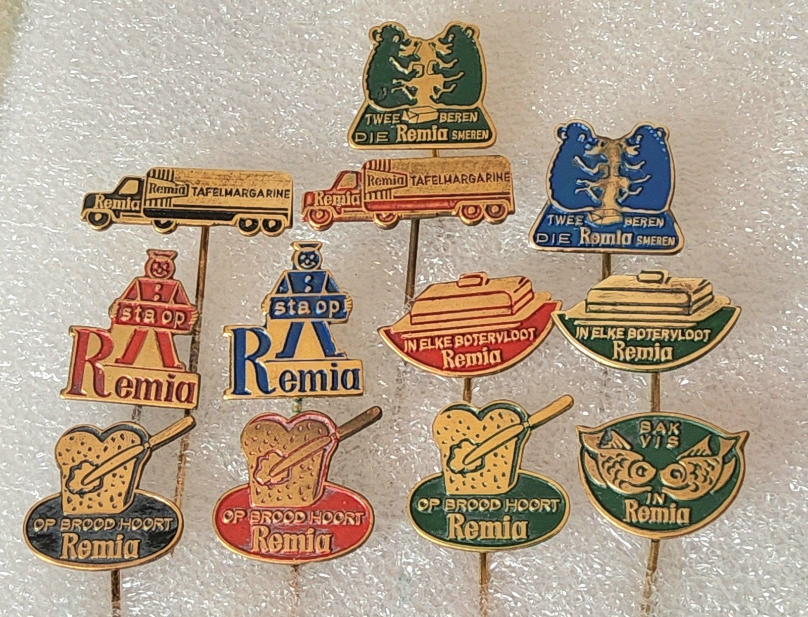 12 Vintage Remia Speldjes, Verzamelen, Ophalen of Verzenden, Gebruikt, Merk, Speldje of Pin