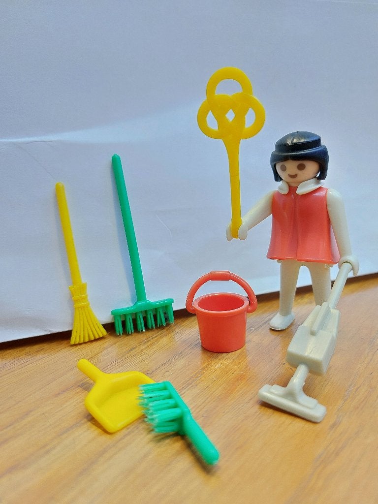Klassiek Playmobil(jaren 70) - Schoonmaakster & accessoires, Ophalen of Verzenden, Gebruikt