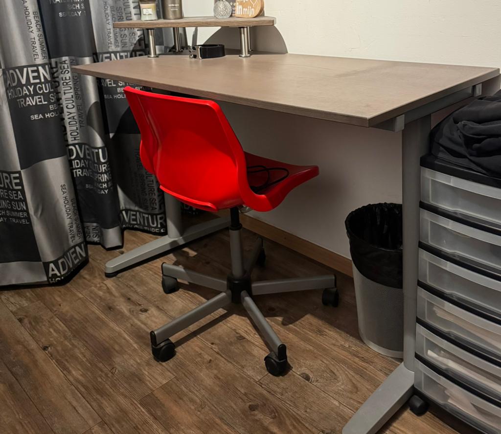 Bureau in hoogte verstelbaar, Huis en Inrichting, Bureaus, Ophalen, In hoogte verstelbaar