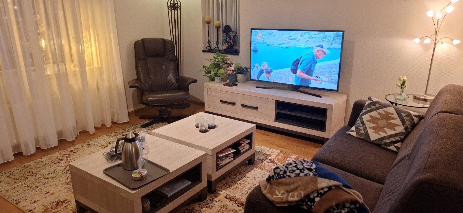 Complete meubelset: salontafels, kast, dressoir, eet-tafel, Ophalen, Gebruikt, 200 cm of meer, Overige materialen