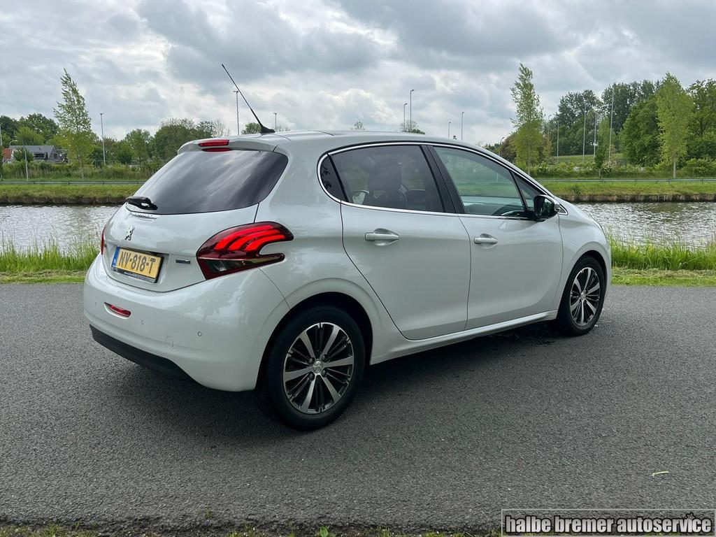Peugeot 208 1.2 Allure|110PK|Camera|Clima|Pano|Carplay, Voorwielaandrijving, Euro 6, Origineel Nederlands, Bedrijf