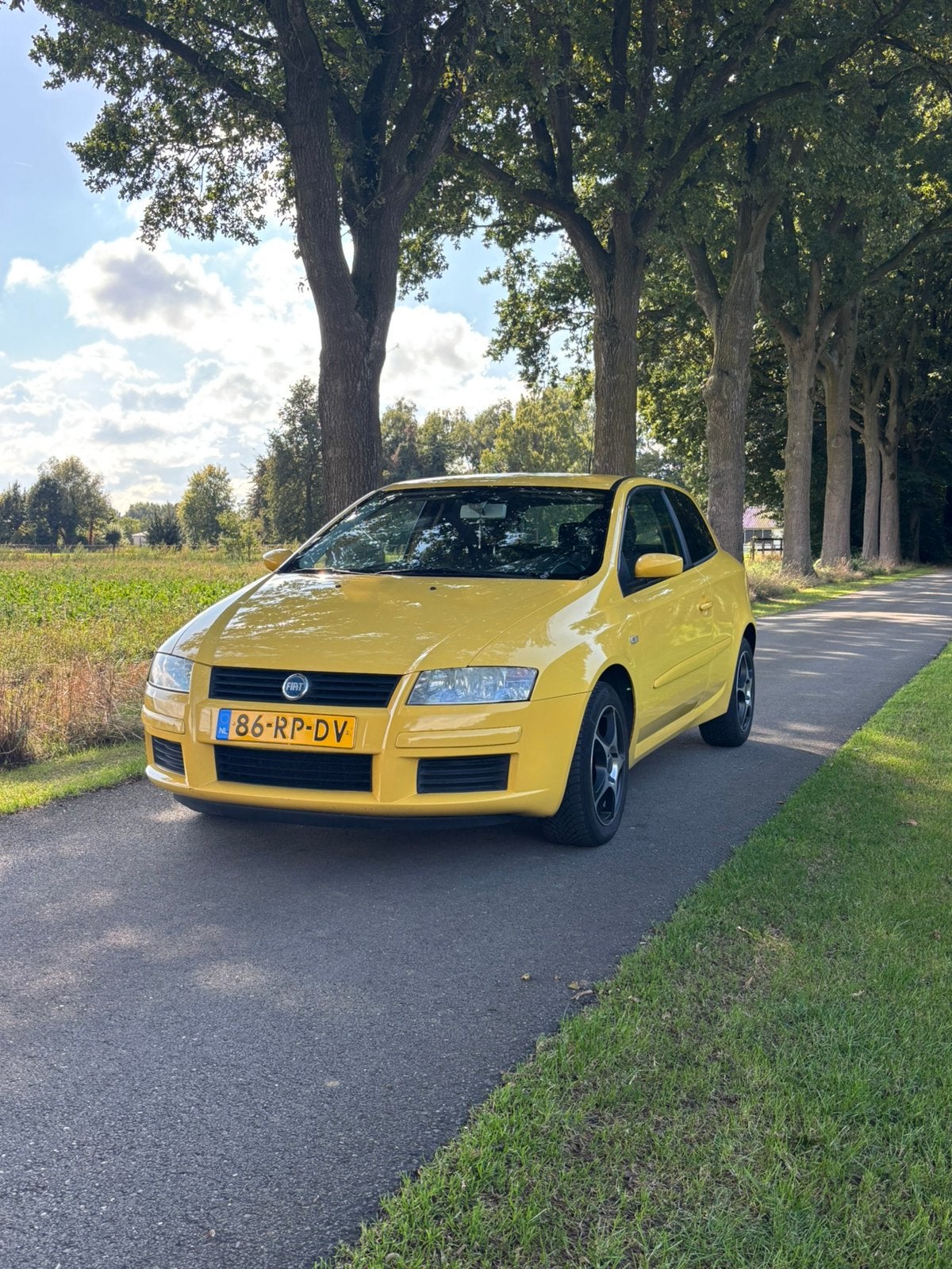 Fiat Stilo 2.4 20V 3DR Selespeed 2005 Geel, Auto's, Stof, Zwart, Stilo, 1240 kg
