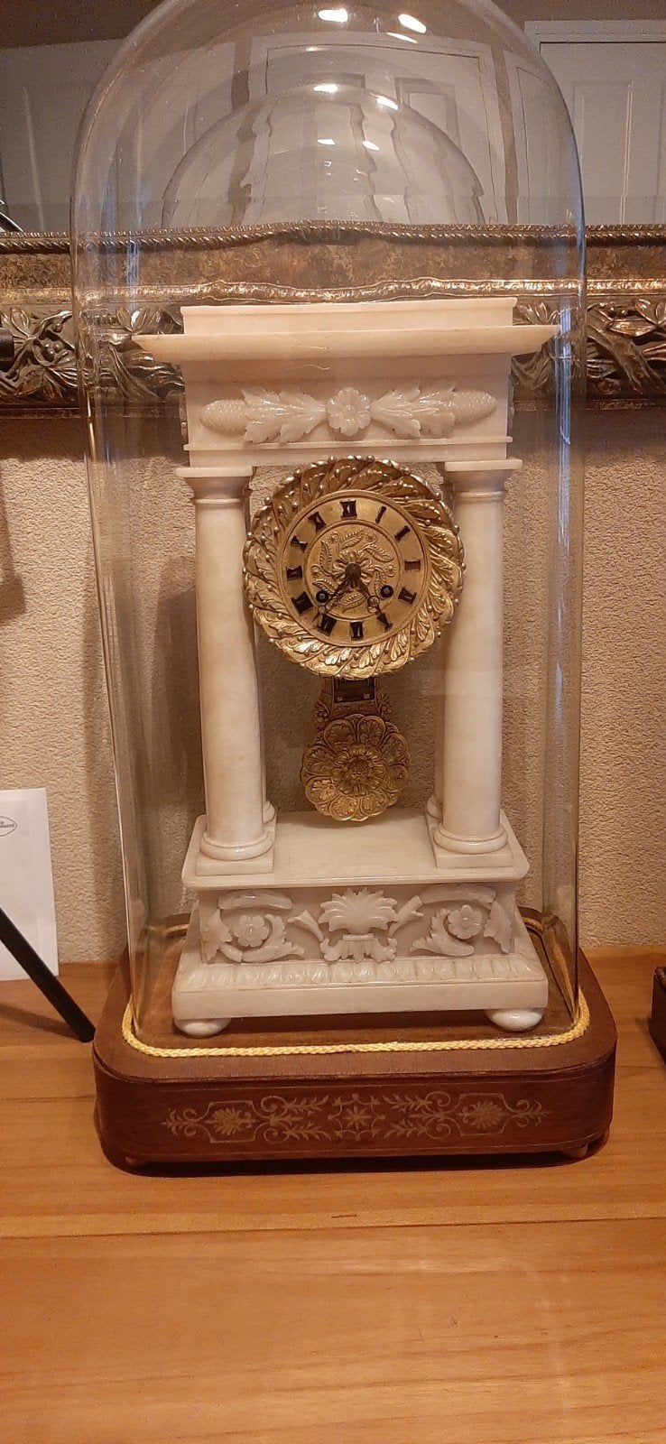 Antieke marmeren pendule onder glazen stolp, Antiek en Kunst, Antiek | Klokken, Ophalen of Verzenden