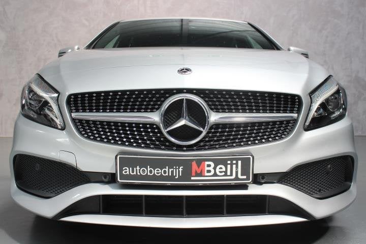 Mercedes-Benz A-klasse 180 AMG Night Edition Plus /Automaat, Auto's, Dealer onderhouden, Gebruikt, 4 cilinders, Leder en Stof