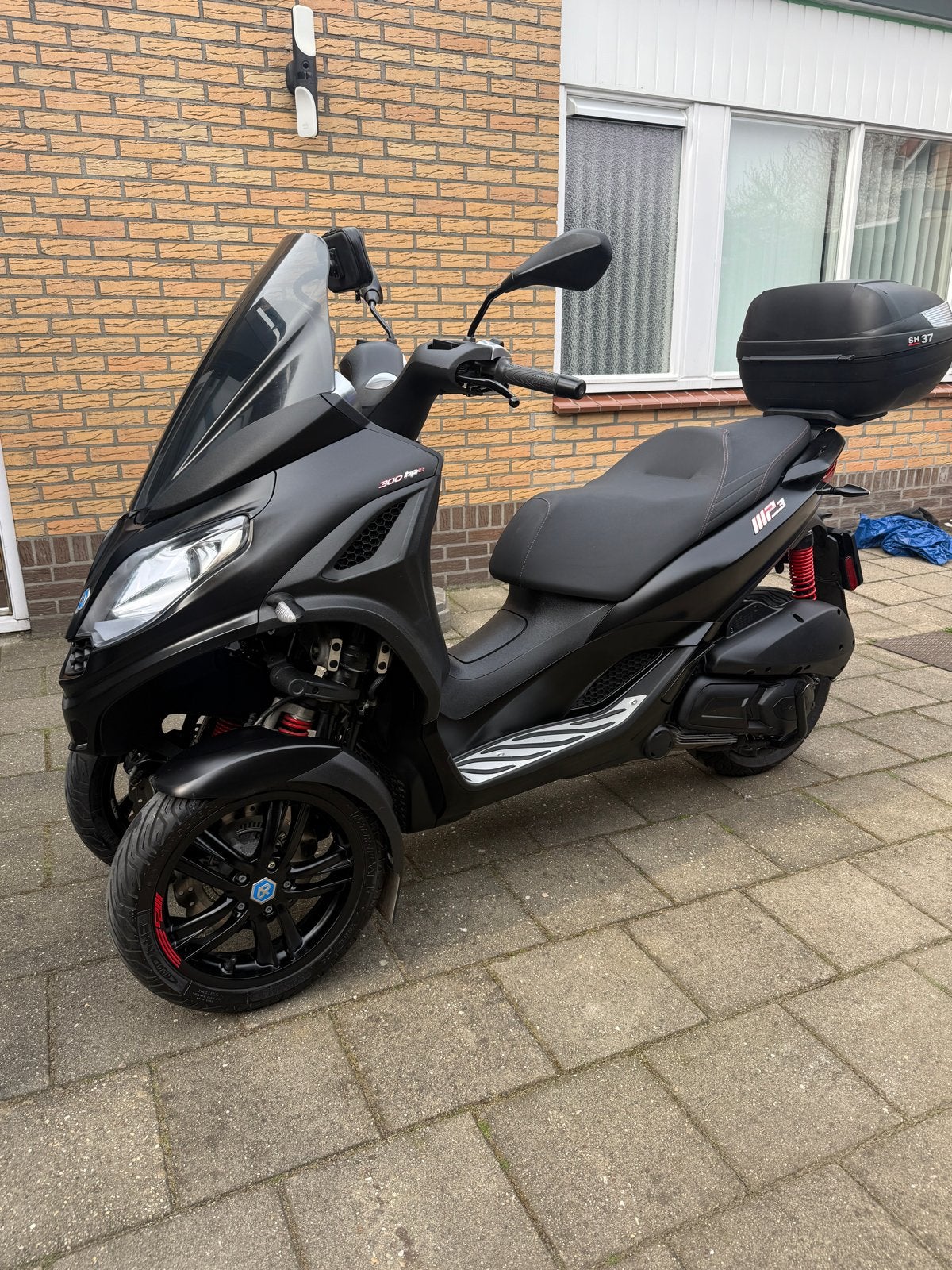 Piaggio MP3 300 HPE + ALARM - Incl. Koffer, Helm, Slot, Scooter, Motorrijbewijs A, Gebruikt, Particulier