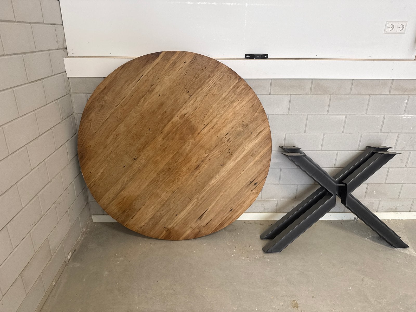 Ronde eikenhouten tafelblad met metalen onderstel, Ophalen, Gebruikt, 100 tot 150 cm, Vier personen