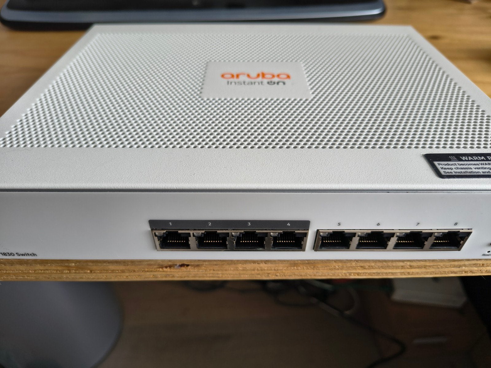 Aruba Instant On 1830 Switch 8-poorts (JL811A), Ophalen of Verzenden, Zo goed als nieuw