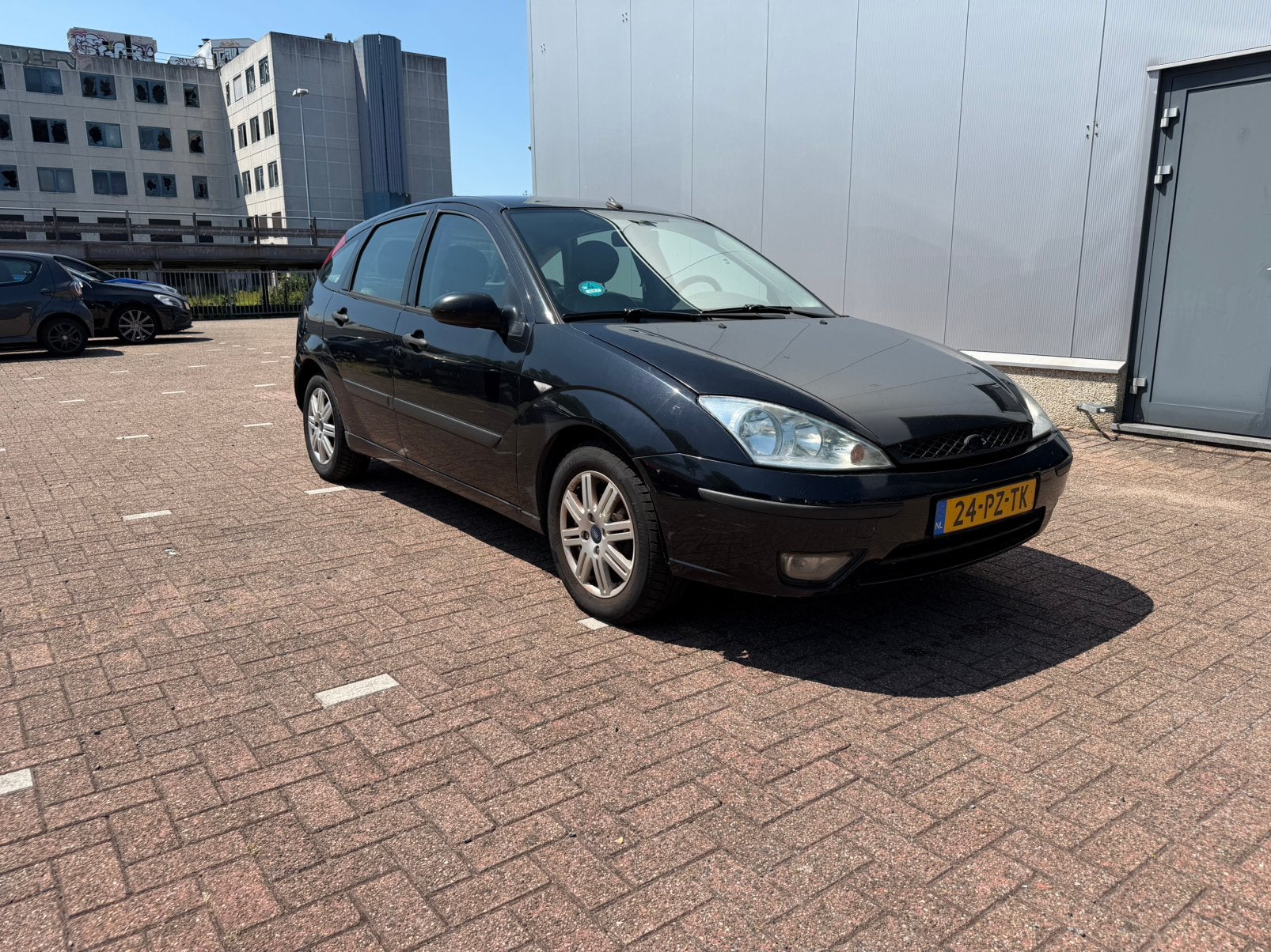 Ford Focus 1.6 I 2005 Zwart, 1596 cc, 15 km/l, 4 cilinders, 100 pk