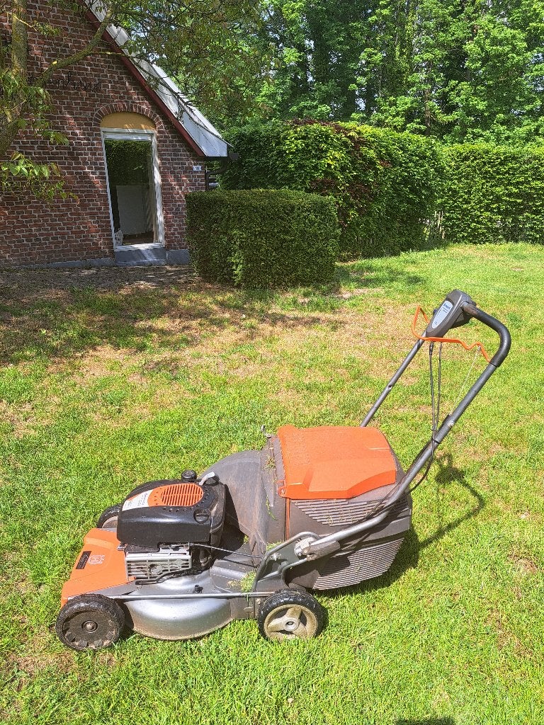 Husqvarna benzine maaier, Tuin en Terras, Grasmaaiers, Cirkelmaaier, Ophalen, Gebruikt, Benzine-grasmaaier