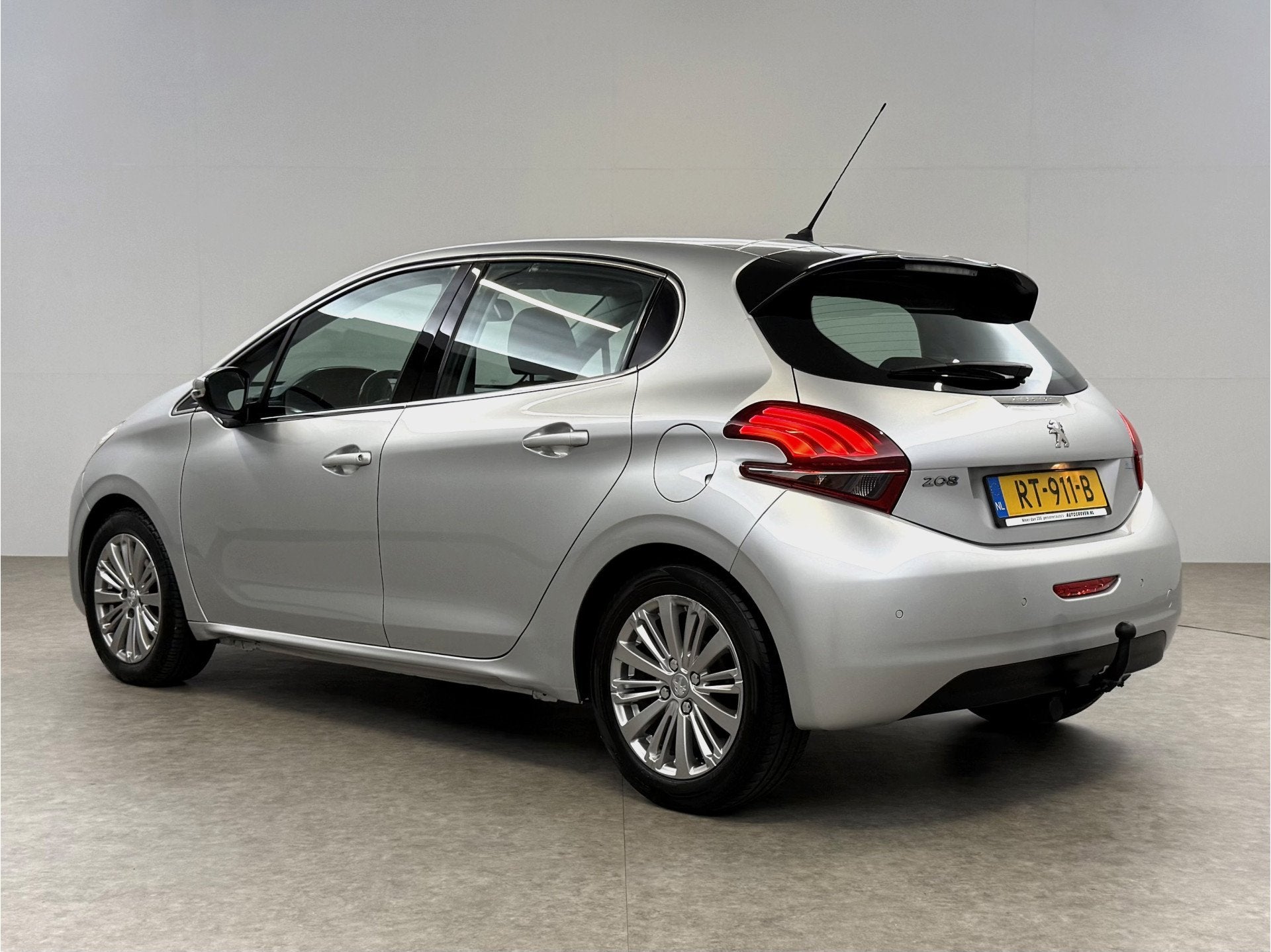 Peugeot 208 1.2 PureTech | Clima | Cruise | Carplay | Trekha, Voorwielaandrijving, Stof, Gebruikt, 1199 cc