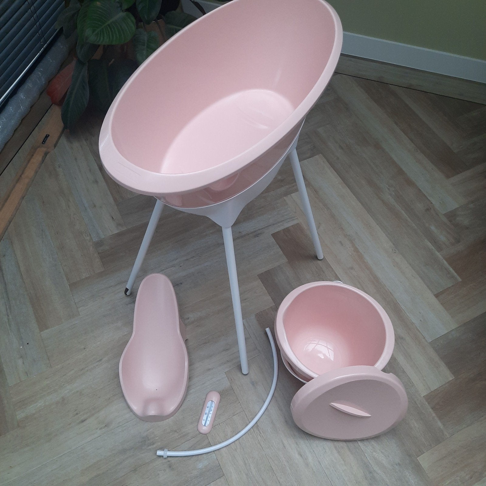 Luma Babycare Badje met standaard en toebehoren - Roze, Gebruikt, Badje, Standaard, Ophalen