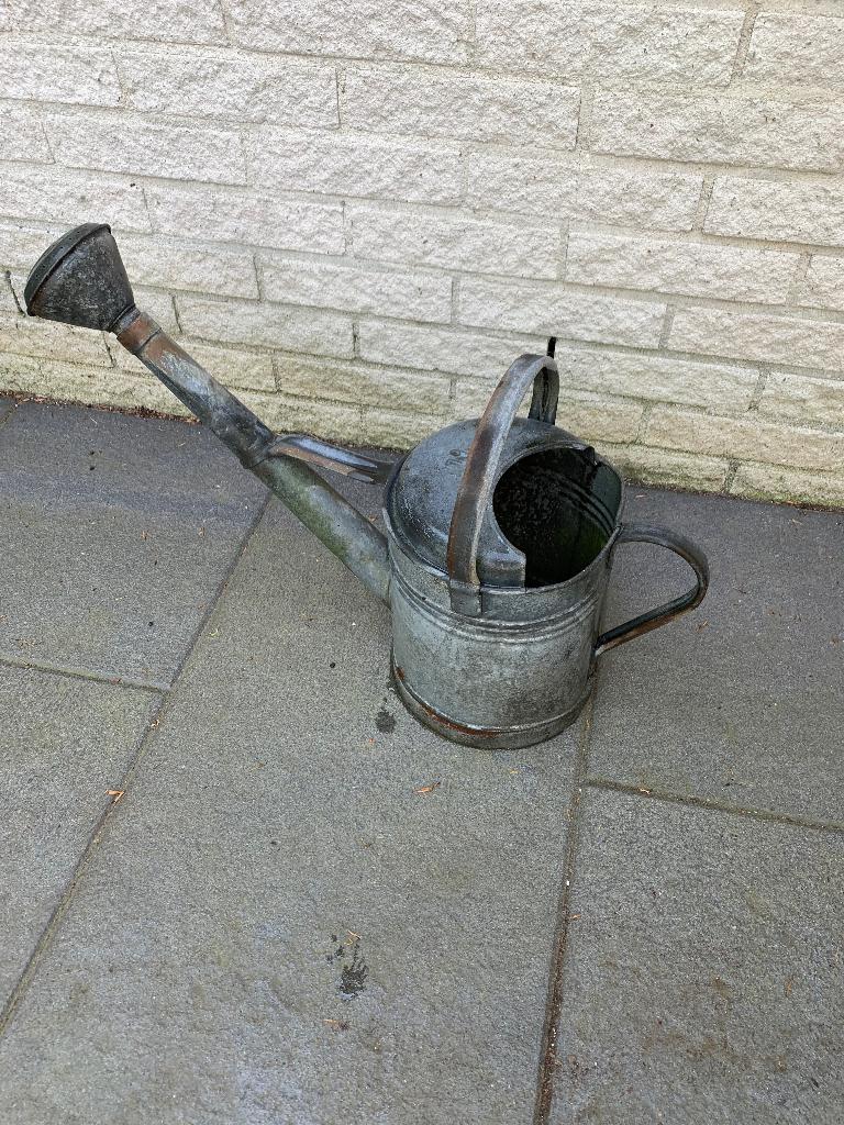 Zinken tuingieter, Ophalen