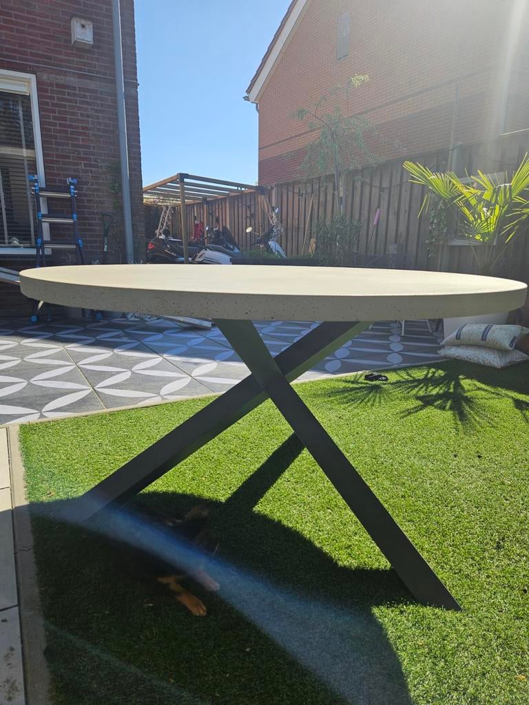Intratuin Tuintafel Wout Betonlook - Zo goed als nieuw, Tuin en Terras, Tuintafels, Ophalen of Verzenden, Zo goed als nieuw, Rond