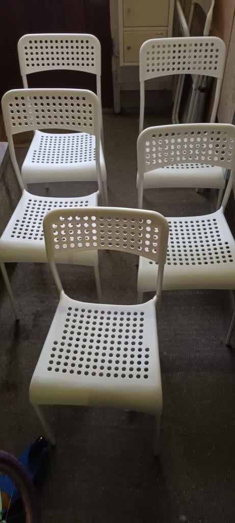 Set van 5 witte kunststof stoelen - IKEA Adde, Ophalen, Wit, Zo goed als nieuw, Modern, Eenvoudig, Praktisch