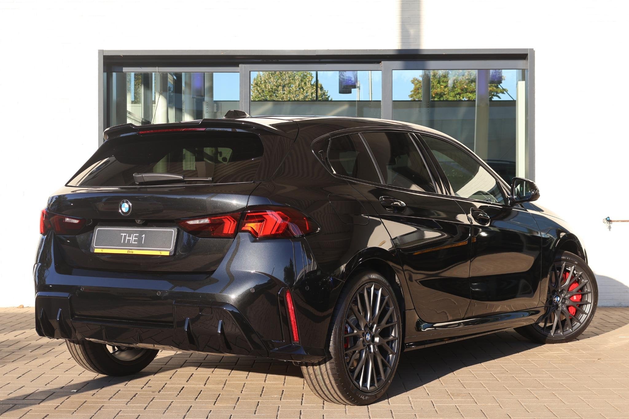 BMW 1-serie 120 | M Sport Pro | Premium Pack | Parking Assis, 156 pk, Zwart, Bedrijf, 3 cilinders