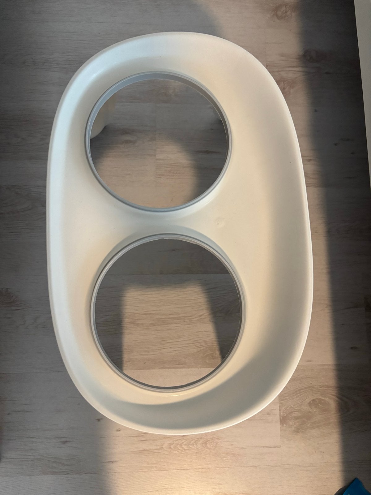 Witte honden voerbak, Ophalen