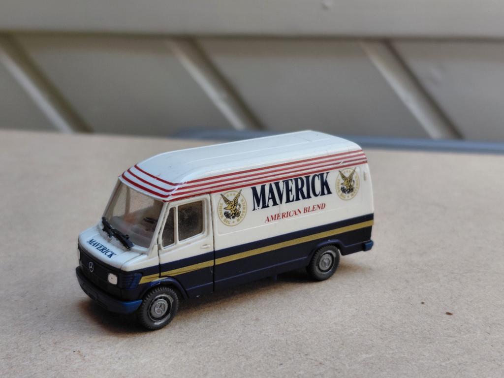 Herpa Mercedes 207D, Ophalen of Verzenden, Bus of Vrachtwagen, Herpa