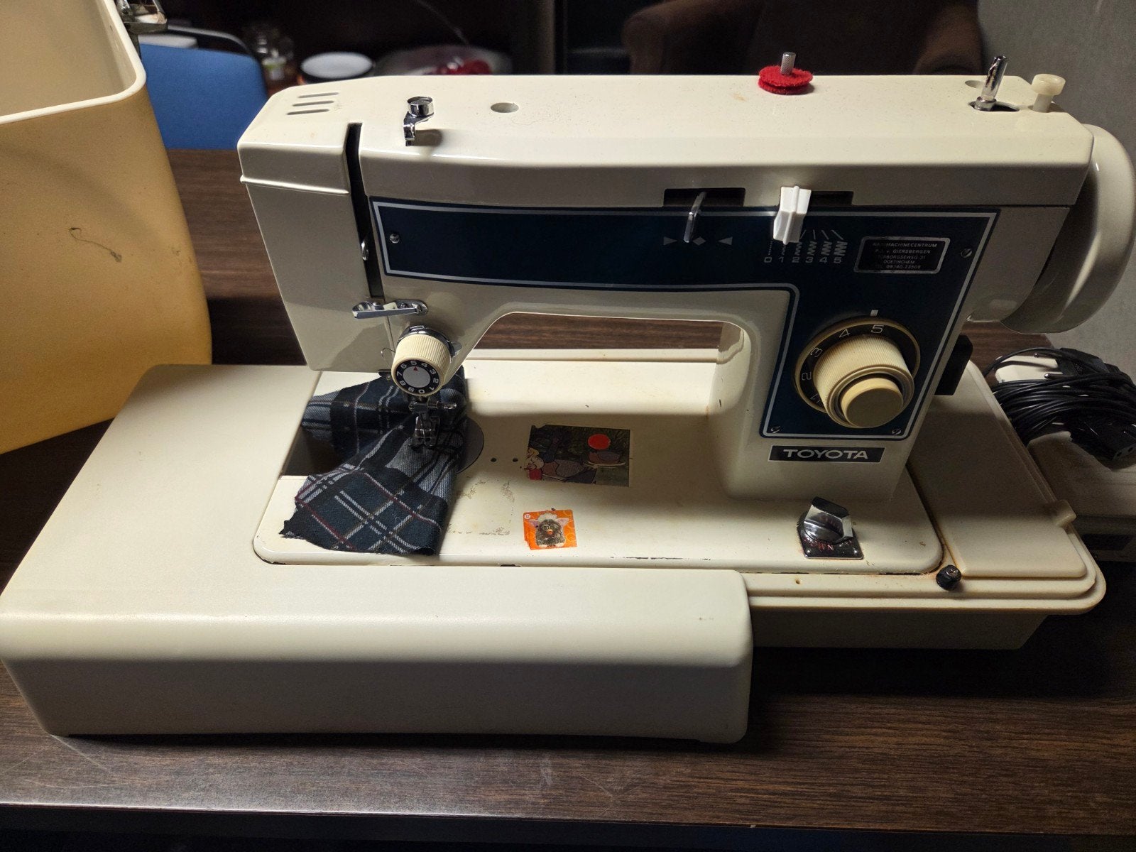 Toyota naaimachine, Hobby en Vrije tijd, Naaimachines en Toebehoren, Onbekend, Toyota, Onbekend, Ophalen