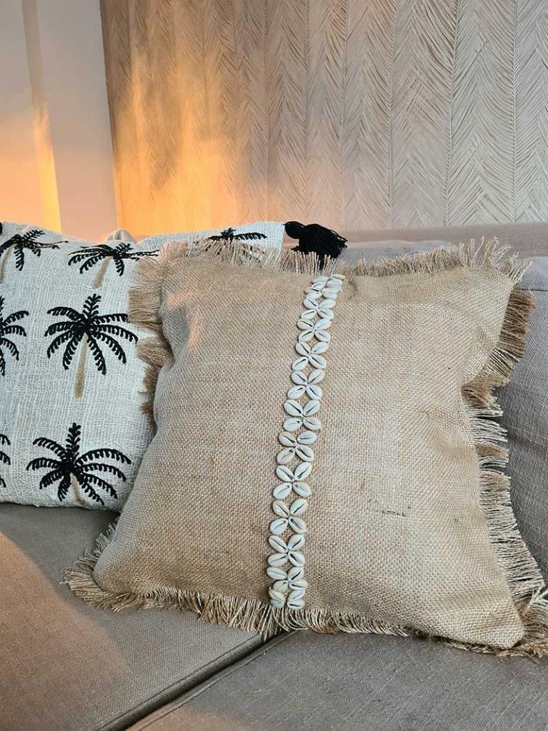 Jute kussenhoes met schelpen uit Bali, Huis en Inrichting, Woonaccessoires | Kussens, Bruin, Vierkant, Ophalen of Verzenden, Tropical Home