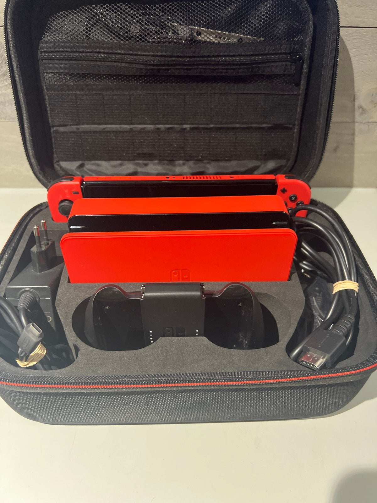 Nintendo Switch Original met accessoires en reistas, Spelcomputers en Games, Games | Nintendo Switch, N, N, Ophalen of Verzenden