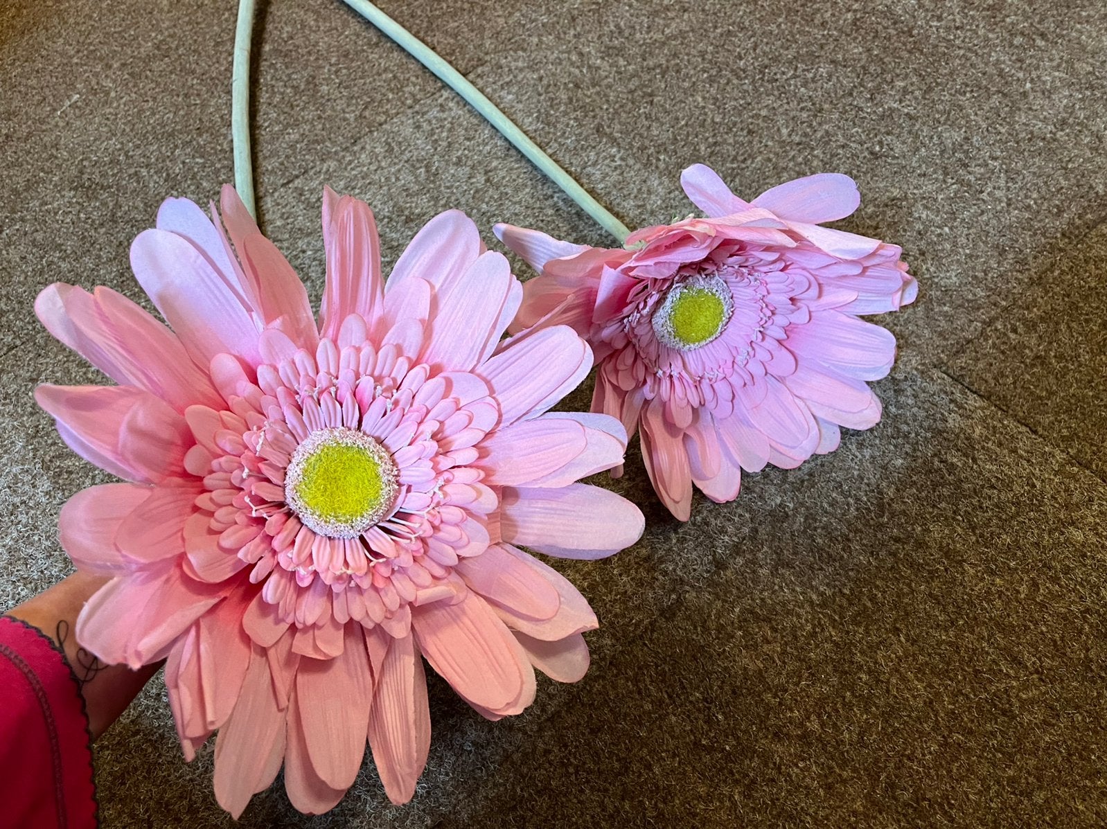 Decoratie 2x grote gerbera bloem roze (foto shoot) 35, Ophalen, Zo goed als nieuw, Wanddecoratie