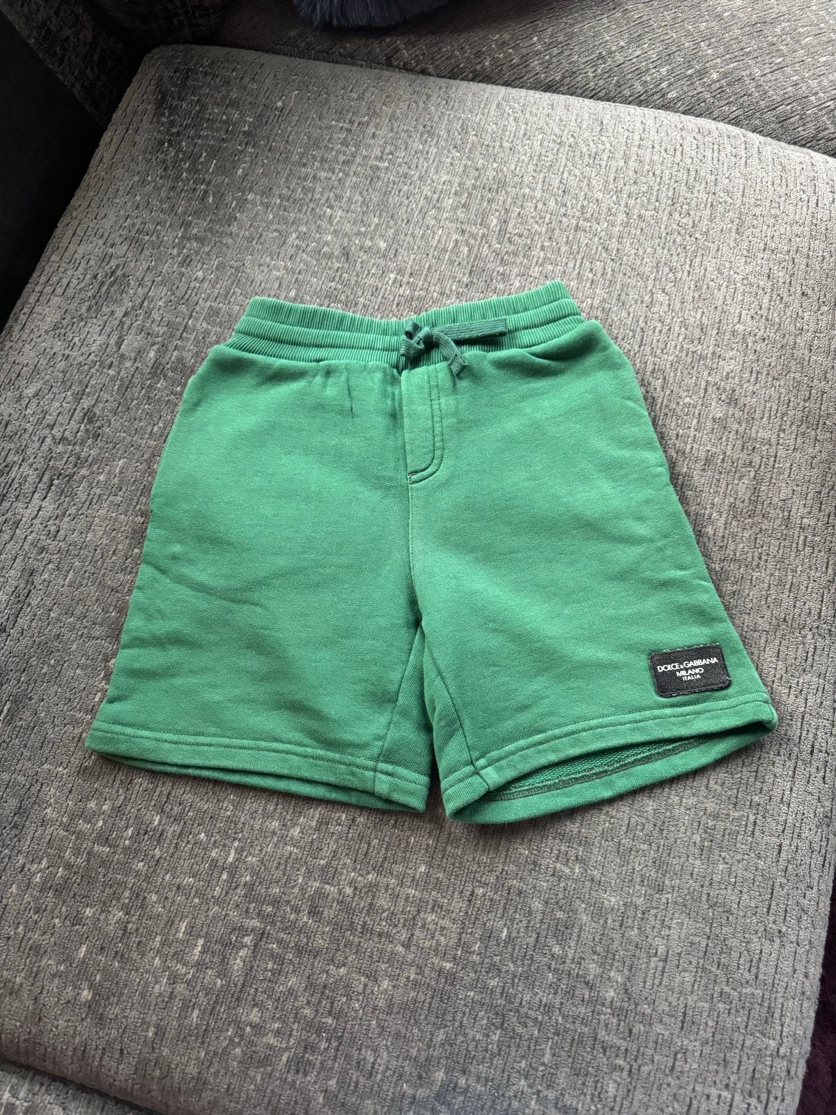 Dolce & Gabbana groene jogging short maat 2, Kinderen en Baby's, Ophalen of Verzenden, Zo goed als nieuw, Jongetje of Meisje, Broekje