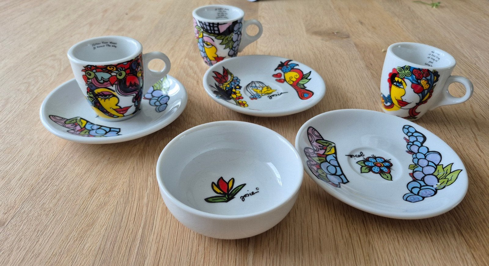 3 espressokopjes Josien Broeren plus schaaltje, Ophalen of Verzenden, Gebruikt, Overige stijlen, Kop(pen) en/of Schotel(s)