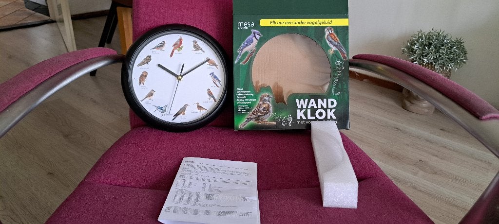 te koop wandklok met vogel geluiden 26 cm in doorsne, Wandklok, Analoog, Werkt op batterijen, Nieuw