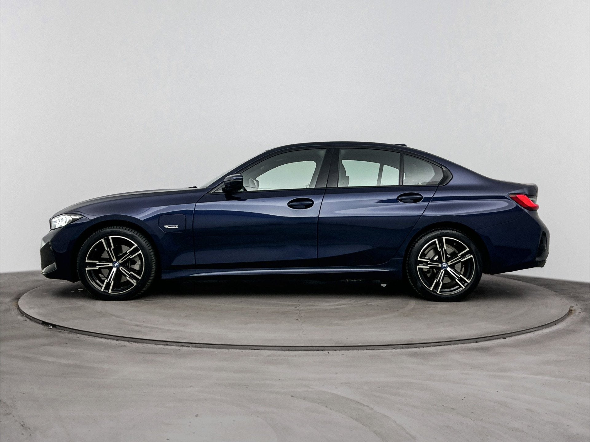 BMW 3 Serie 320e M Sport Automaat / Sportstoelen / Comfort A, Auto's, Achterwielaandrijving, Gebruikt, 4 cilinders, Met garantie (alle)