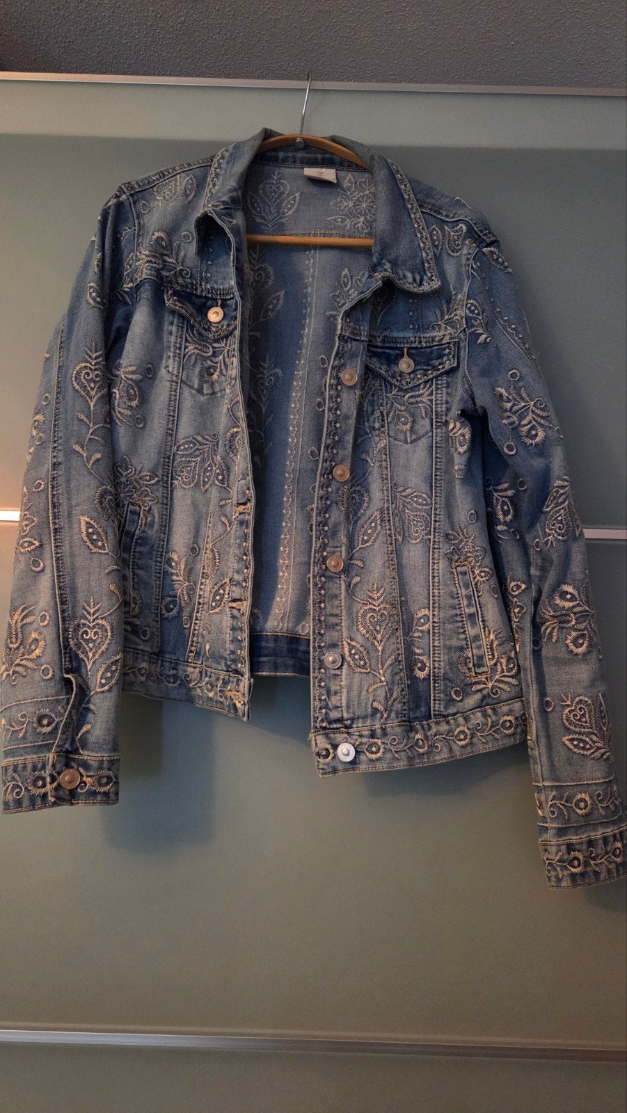 Spijkerjack met borduursels, Maat 38/40 (M), Blauw, Ophalen of Verzenden, Onbekend