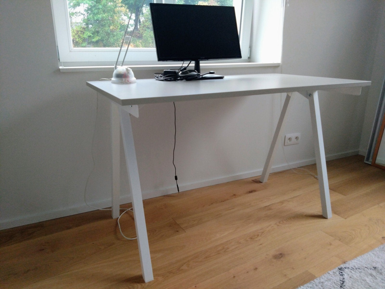 Ikea Trotten Bureau 140x70 cm, Ophalen, 100 tot 150 cm, 50 tot 100 cm, Zo goed als nieuw