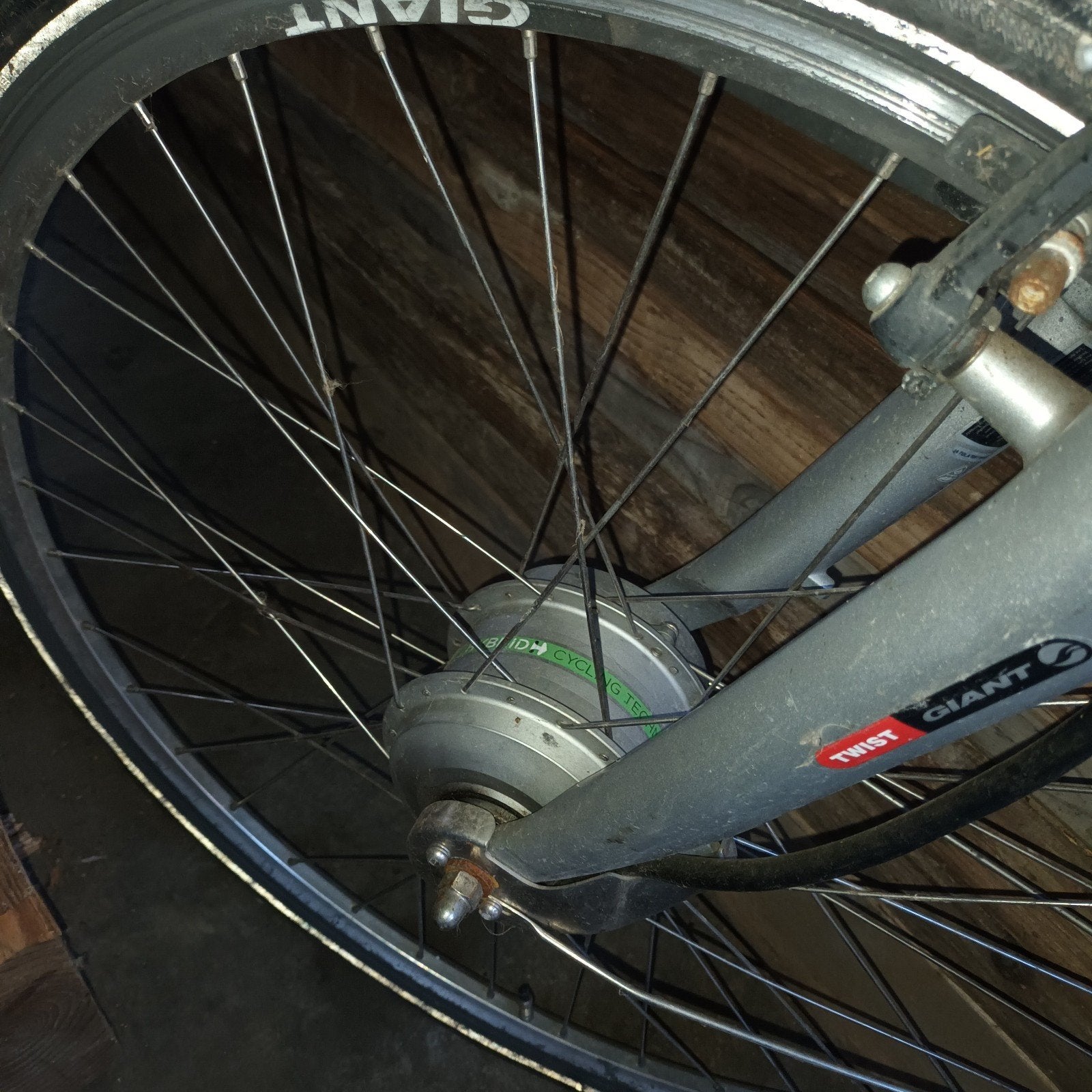 E giant voorwiel, Fietsen en Brommers, Ophalen, Motor
