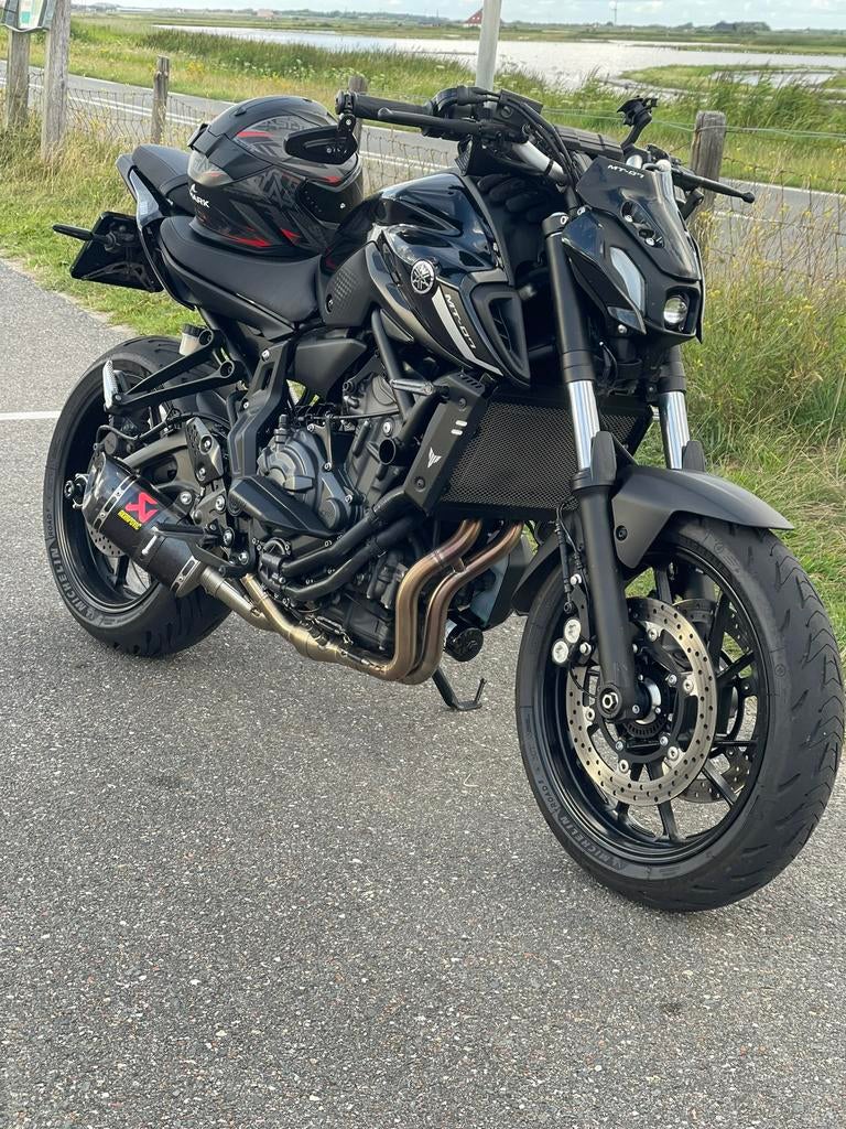 Yamaha MT-07 2023 35KW – Akrapovic – 5.490 km, Motoren, Motoren | Yamaha, 2 cilinders, Gebruikt, Particulier, Meer dan 35 kW