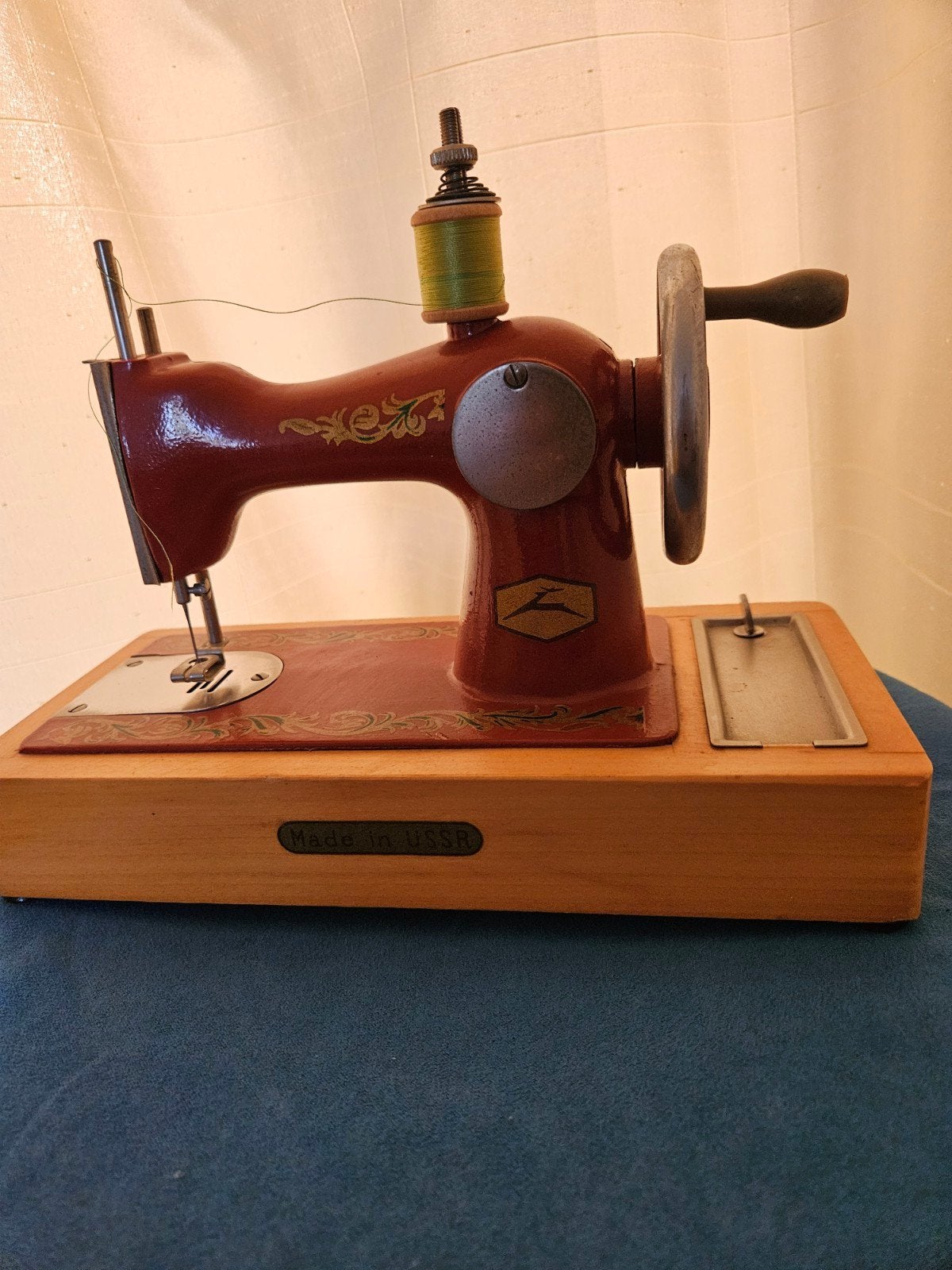 Vintage kindernaaimachine 'Made in USSR', Ophalen