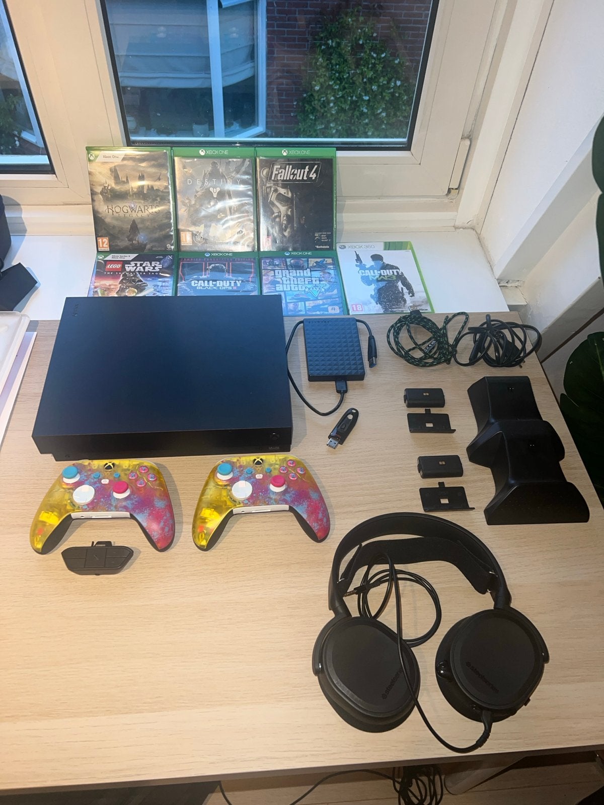 Xbox One X 1TB met 2TB HDD, Forza controllers en games, Gebruikt, Met 2 controllers, Ophalen of Verzenden, Met harde schijf