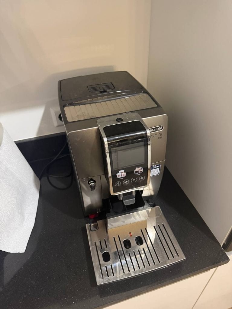 De’Longhi Dinamica volautomatische espressomachine, Afneembaar waterreservoir, Gebruikt, Koffiemachine, Ophalen of Verzenden