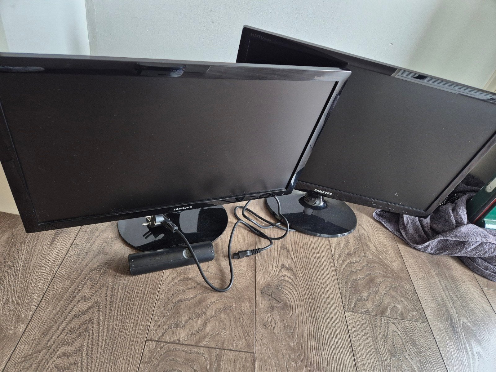 Samsung monitoren/tv's voor onderdelen (2 stuks), Computers en Software, Monitoren, Ophalen of Verzenden, Niet werkend, HDMI, Samsung