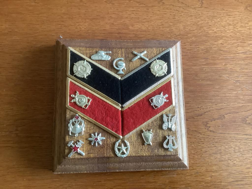 Twee schildjes met Emblemen van Rusland, Verzamelen, Militaria | Algemeen, Ophalen of Verzenden, Overige soorten, Overige gebieden