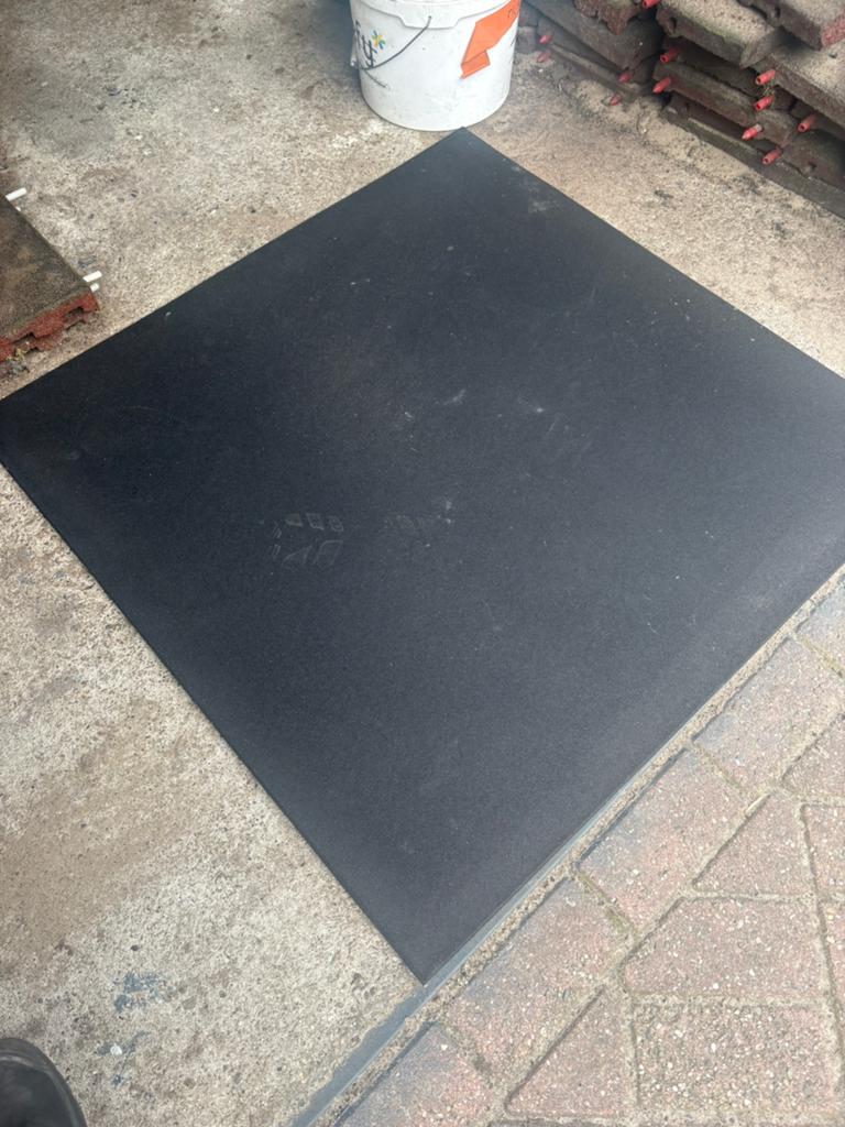 Rubberen tegels 1m bij 1 m 2 cm, Ophalen of Verzenden, Zo goed als nieuw, Rubber, Overige typen