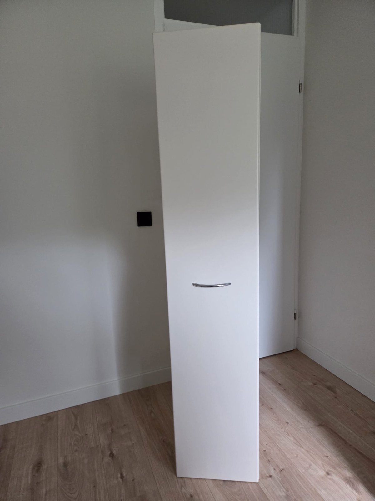 Witte smalle (badkamer)kast met planken, Ophalen, Gebruikt