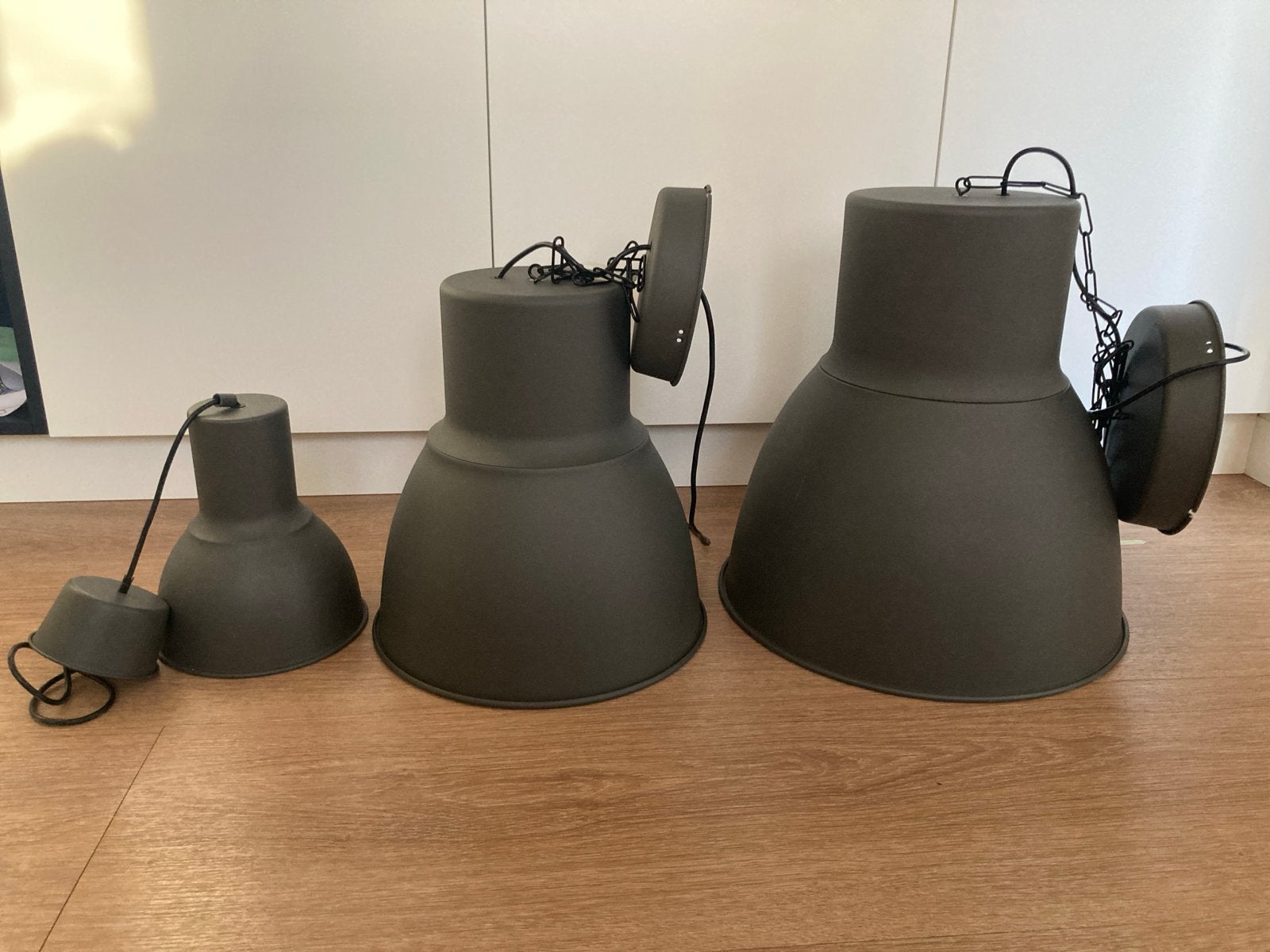 Complete set van 3 Ikea Hektar hanglampen met ophangbeugels, Ophalen, Zo goed als nieuw, Metaal